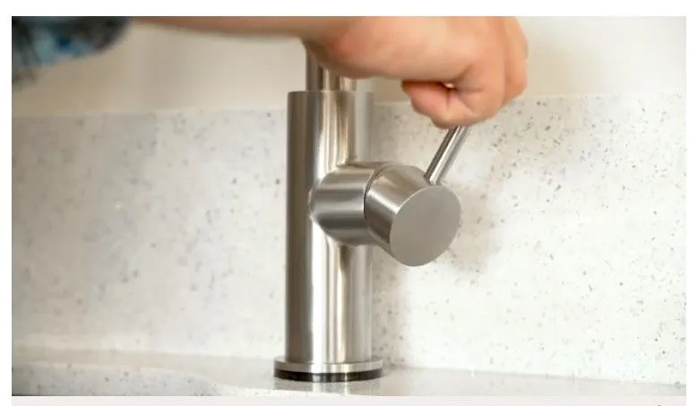STREAMLINE PULL-DOWN RV KITCHE